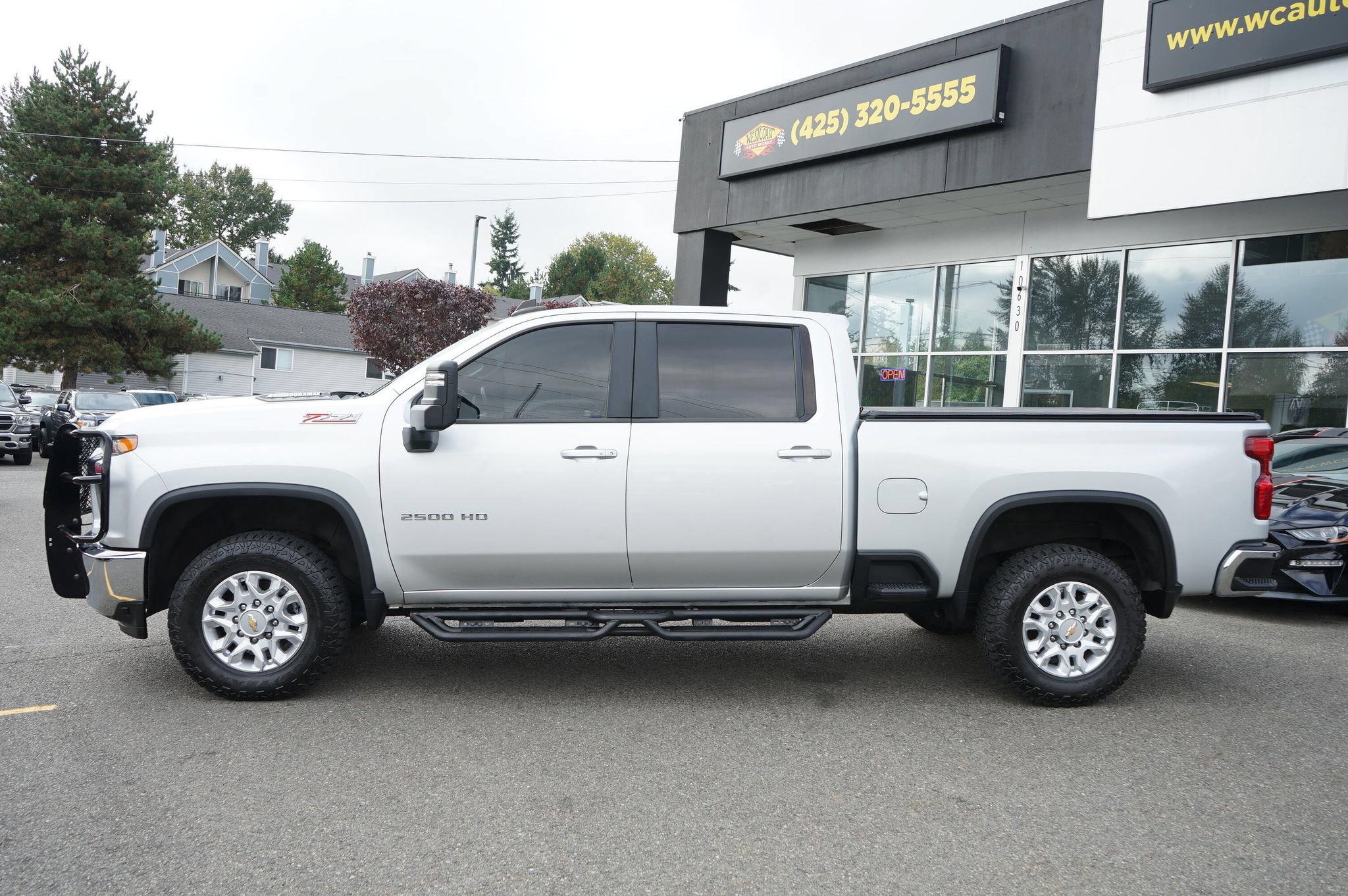 Used 2022 Chevrolet Silverado 2500 LT w/ Convenience Package AWD/4WD image 2