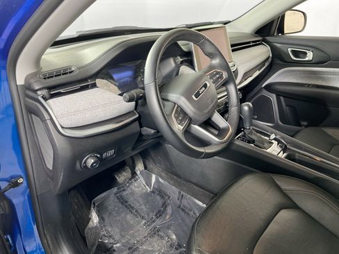 Used 2022 Jeep Compass Latitude w/ Sun and Sound Group AWD/4WD image 9