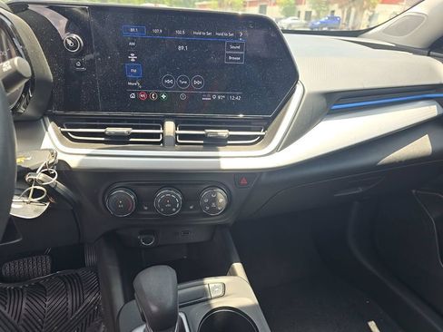 Used 2024 Chevrolet Trax LS w/ LS Convenience Package FWD image 8