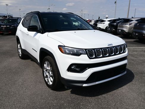 Used 2025 Jeep Compass Limited image 2