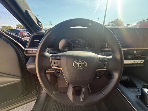 Used 2023 Toyota Crown AWD/4WD image 19