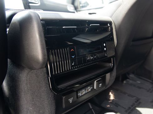 Used 2024 Jeep Wagoneer Series II AWD/4WD image 19