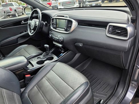 Used 2017 Kia Sorento SX image 26