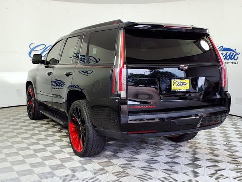 Used 2020 Cadillac Escalade Luxury RWD image 2