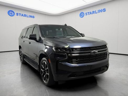 Used 2022 Chevrolet Suburban RST w/ Sport Performance Package RWD image 14
