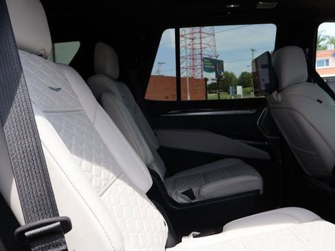 Used 2025 Cadillac Escalade Sport Platinum w/ LPO, ONYX Package AWD/4WD image 13