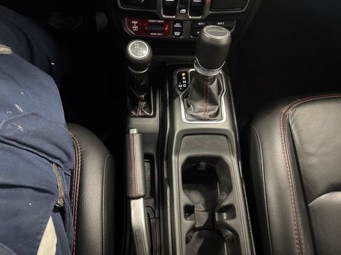 Used 2020 Jeep Gladiator Rubicon AWD/4WD image 16