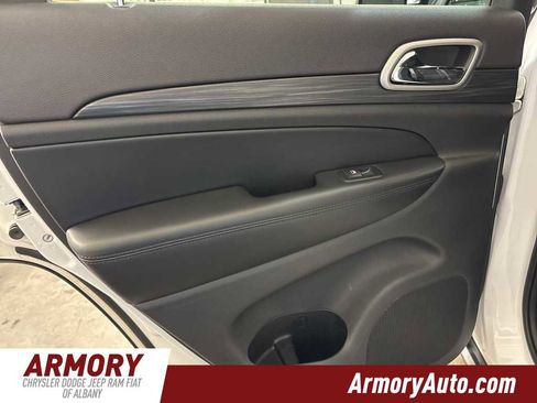 Used 2019 Jeep Grand Cherokee Laredo image 23