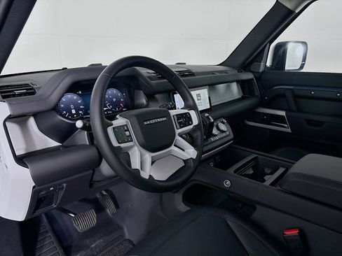 Used 2024 Land Rover Defender 110 S image 9