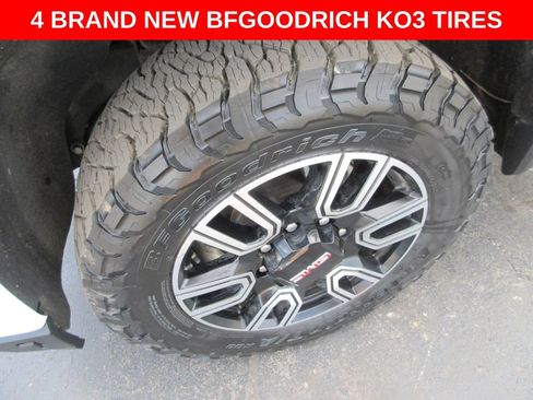 Certified 2021 GMC Sierra 2500 AT4 w/ AT4 Premium Plus Package AWD/4WD image 3