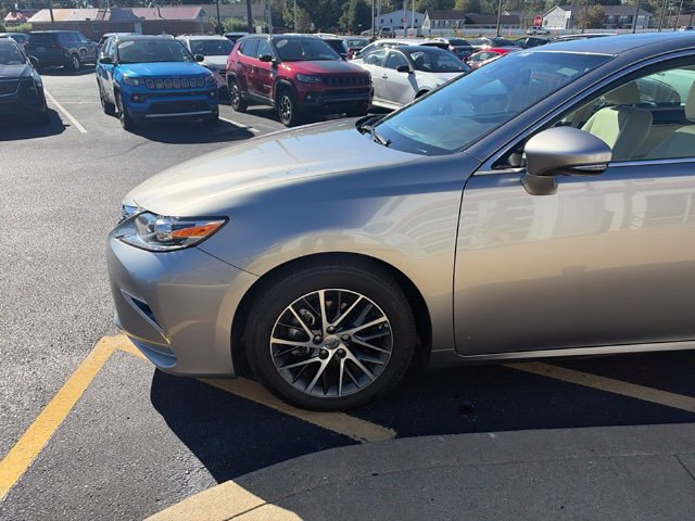 Used 2017 Lexus ES 350 w/ Luxury Package FWD image 11