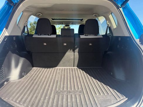 Used 2018 Toyota RAV4 XLE AWD/4WD image 10