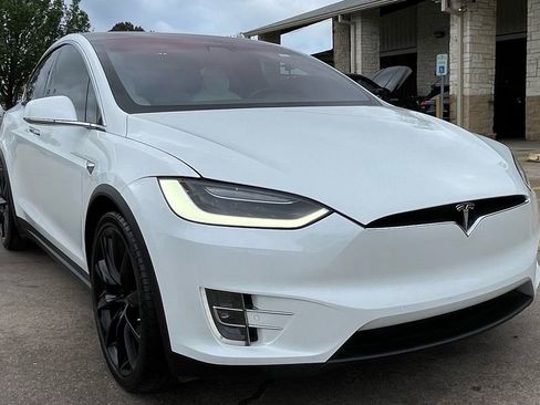 Used 2018 Tesla Model X 75D image 3