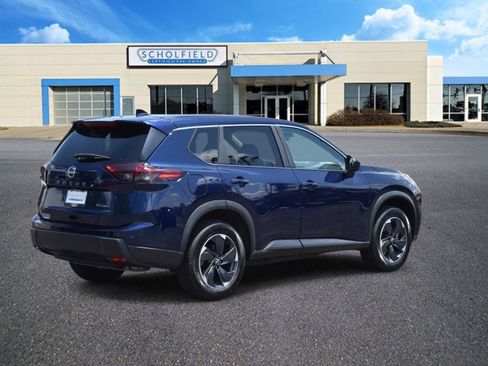 Used 2024 Nissan Rogue SV AWD/4WD image 3