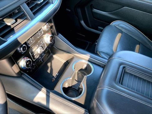 Used 2022 GMC Yukon XL AT4 image 16