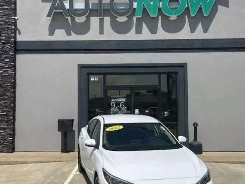 Used 2022 Nissan Sentra SV image 1