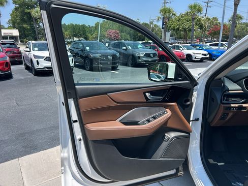 Certified 2024 Acura MDX FWD w/ Technology Package image 9