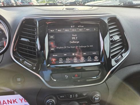 Used 2019 Jeep Cherokee Limited AWD/4WD image 7