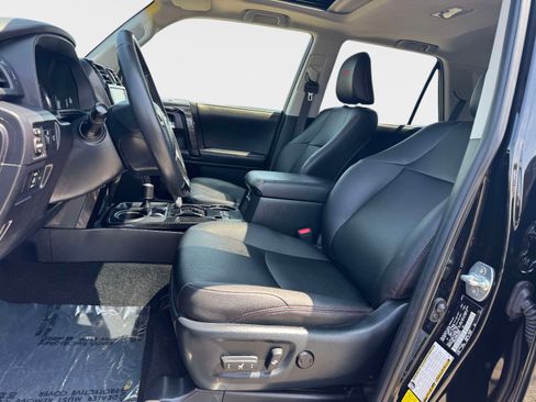 Certified 2024 Toyota 4Runner TRD Off-Road Premium w/ Moonroof Package AWD/4WD image 15