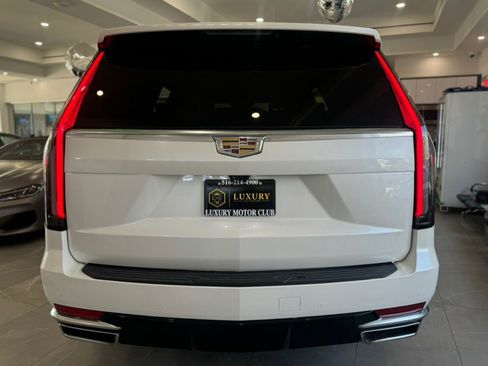 Used 2024 Cadillac Escalade Premium Luxury AWD/4WD image 6