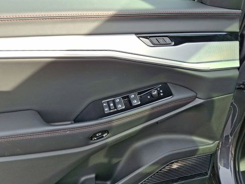 Used 2024 Jeep Wagoneer Launch Edition image 10