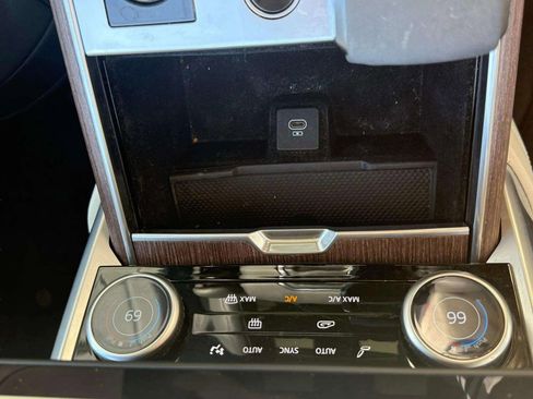 Used 2023 Land Rover Range Rover SE image 40