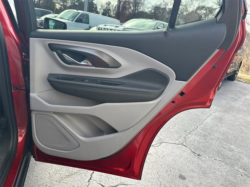 Used 2023 GMC Terrain SLT w/ Tech Package image 17