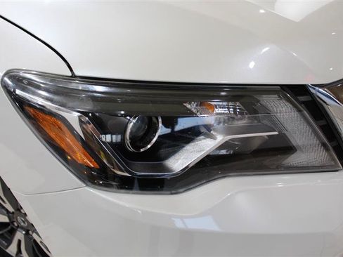 Used 2017 Nissan Pathfinder SL w/ SL Premium Package AWD/4WD image 10