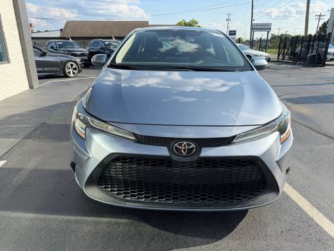 Used 2022 Toyota Corolla LE FWD image 2