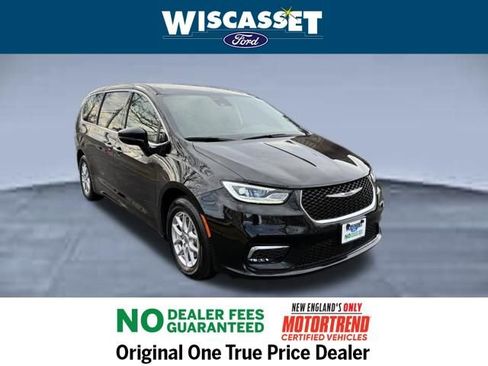 Used 2024 Chrysler Pacifica Touring-L image 1