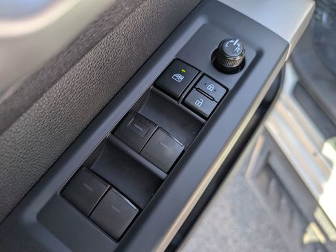 Used 2022 Toyota Tundra SR5 w/ SR5 Convenience Package AWD/4WD image 16