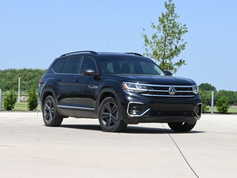 Used 2021 Volkswagen Atlas SE w/ Towing Package AWD/4WD image 2