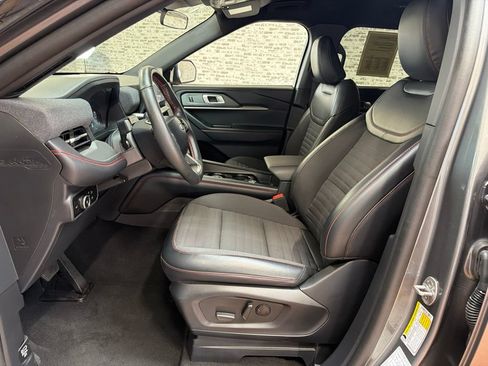 Used 2025 Ford Explorer ST-Line w/ ST-Line Street Pack AWD/4WD image 26