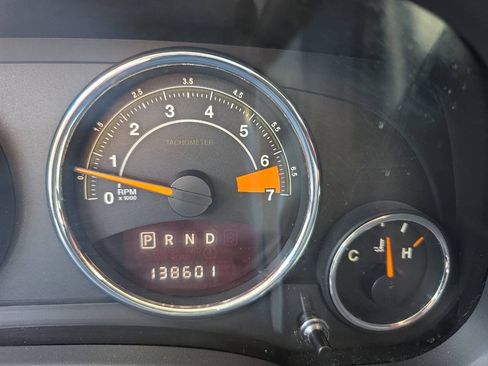Used 2014 Jeep Compass Latitude FWD image 13