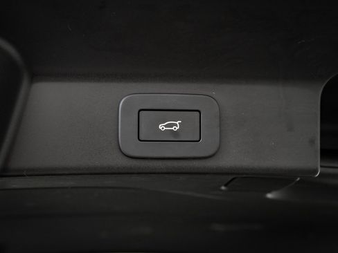 Used 2023 Jaguar F-PACE S image 22