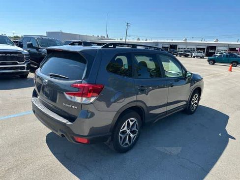 Used 2023 Subaru Forester Premium AWD/4WD image 23