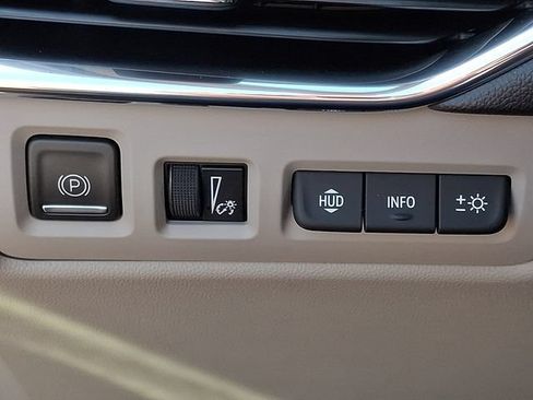 Used 2023 Cadillac XT4 Premium Luxury w/ Technology Package FWD image 21
