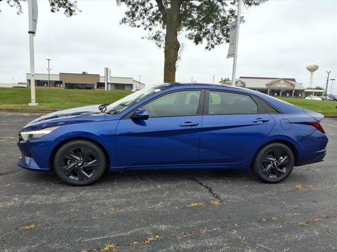 Used 2023 Hyundai Elantra SEL w/ Cargo Package FWD image 4