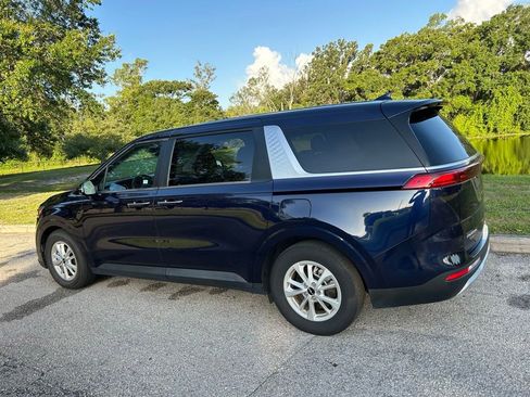 Used 2024 Kia Carnival LX FWD image 4