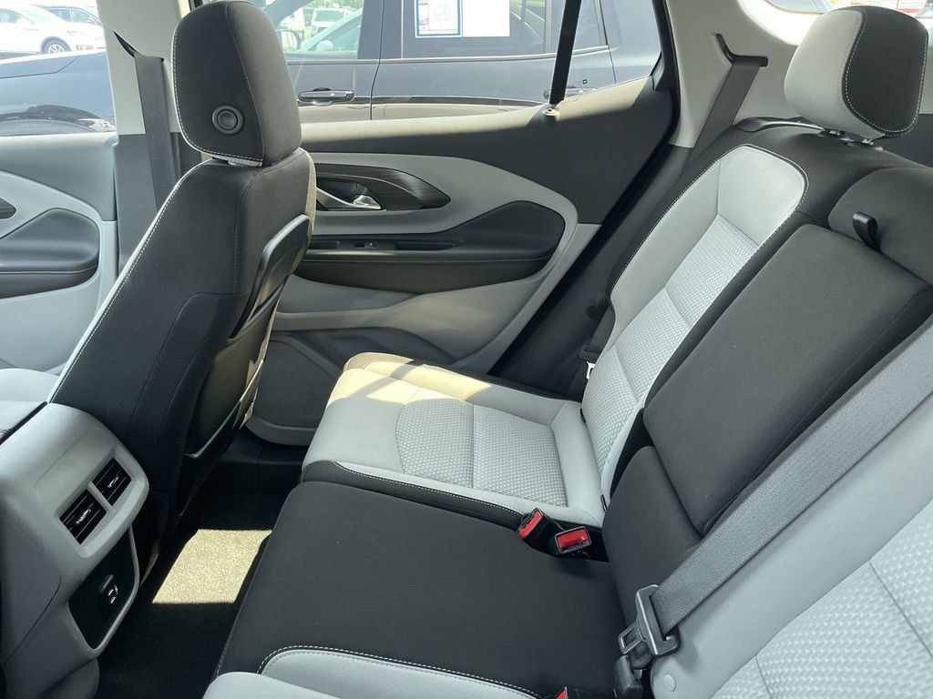 Used 2022 GMC Terrain SLE w/ Driver Convenience Package FWD image 5