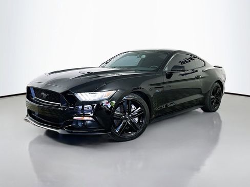 Used 2017 Ford Mustang GT RWD image 3