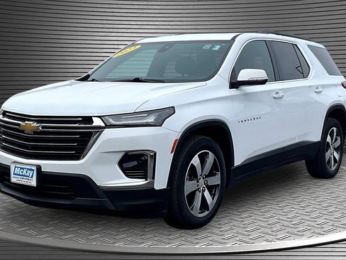 Used 2023 Chevrolet Traverse LT w/ LT Premium Package image 3