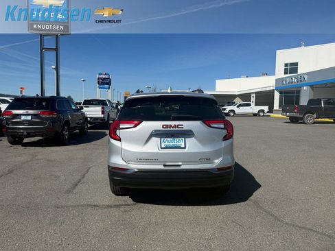 Used 2022 GMC Terrain AT4 w/ Tech Package AWD/4WD image 6