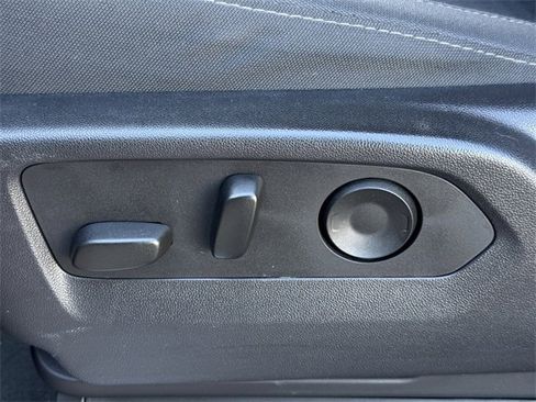 Used 2024 Chevrolet Silverado 1500 LT image 24