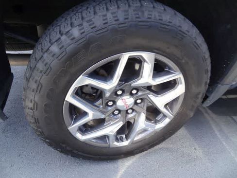 Used 2022 GMC Sierra 1500 SLT AWD/4WD image 16