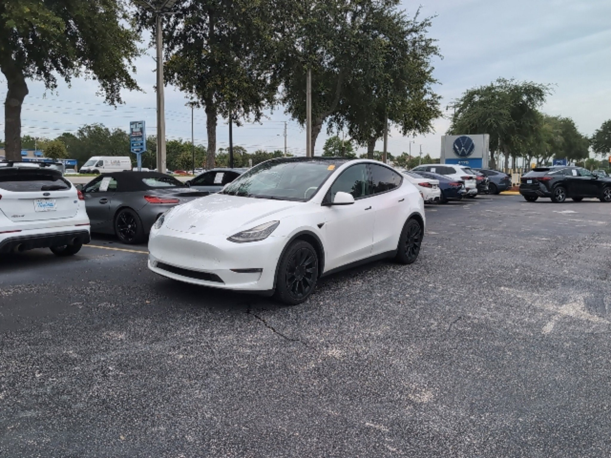 Used 2022 Tesla Model Y Long Range AWD/4WD image 1