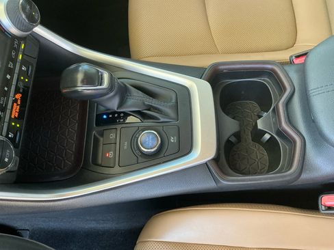 Certified 2020 Toyota RAV4 Limited w/ Limited Grade Weather Package AWD/4WD image 15