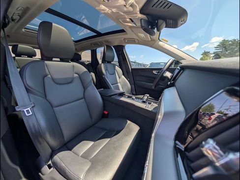 Certified 2025 Volvo XC60 B5 Core AWD/4WD image 19