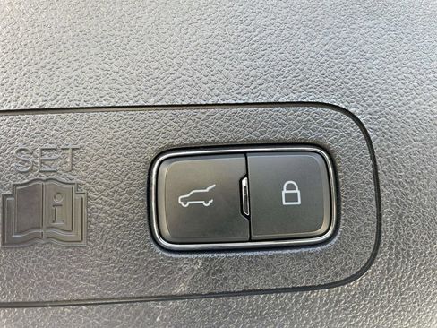 Used 2023 Lincoln Aviator Reserve AWD/4WD image 10