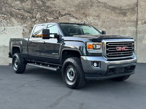 Used 2017 GMC Sierra 2500 SLE w/ HD SLE Preferred Plus Package AWD/4WD image 3